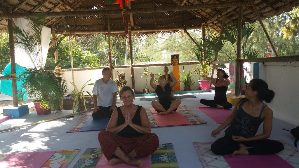 Mk Gardens Surf & Yoga House Hotel Varkala Exterior foto